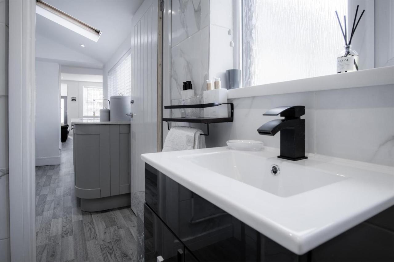 Hawtree Cottage - 2 Bedroom Cottage - تينبي المظهر الخارجي الصورة